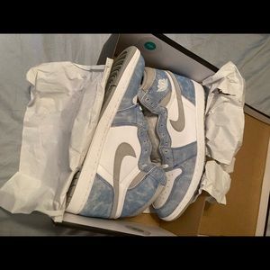 Jordan 1 Retro High OG Hyper Royal